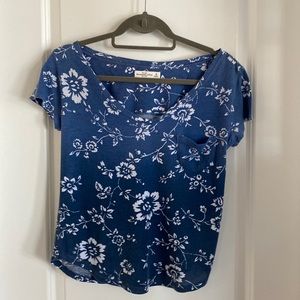 Abercrombie & Fitch medium blue floral scoop neck